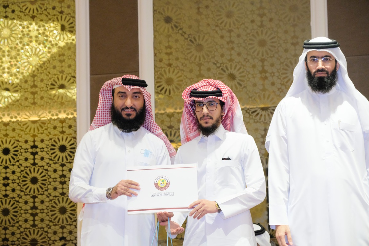 Director of Department of Religious Call and Guidance Mal Allah Abdulrahman Al Jaber honouring an imam at the department headquarters, yesterday.
