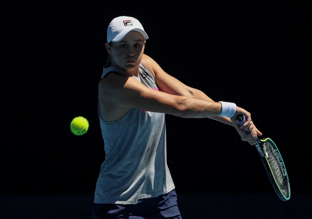 Australia's Ashleigh Barty practices in the lead-up to the 2022 Australian Open tennis tournament at Melbourne Park in Melbourne, Australia, December 29, 2021. REUTERS/Loren Elliott/File Photo