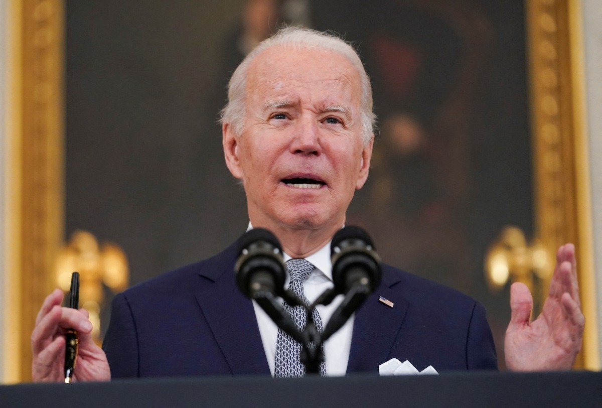 FILE PHOTO: U.S. President Joe Biden delivers remarks on the December 2021 jobs report during a speech in the State Dining Room at the White House in Washington, U.S., January 7, 2022. REUTERS/Kevin Lamarque/File Photo
