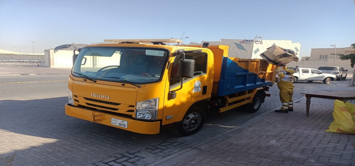 A worker from General Cleanliness Department removing waste.