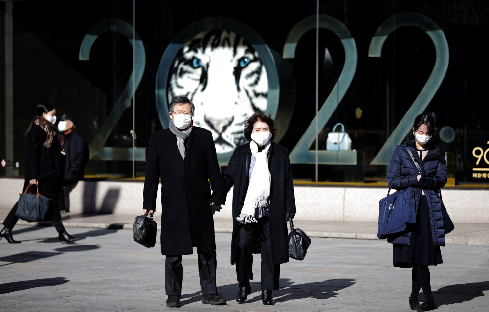 People wearing protective masks, amid the coronavirus disease (COVID-19) outbreak, stand in front of a show window of a department store at a shopping district in Tokyo, Japan, January 18, 2022. 2022 is the Chinese Lunar New Year of the Tiger. REUTERS/Kim Kyung-Hoon