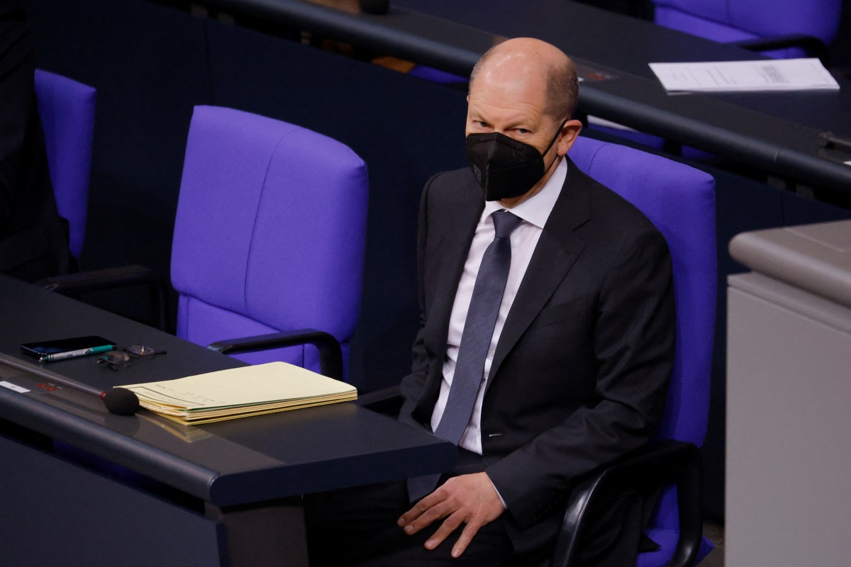 German Chancellor Olaf Scholz attends a session of the lower house of parliament Bundestag in Berlin, Germany, January 26, 2022. REUTERS/Michele Tantussi
