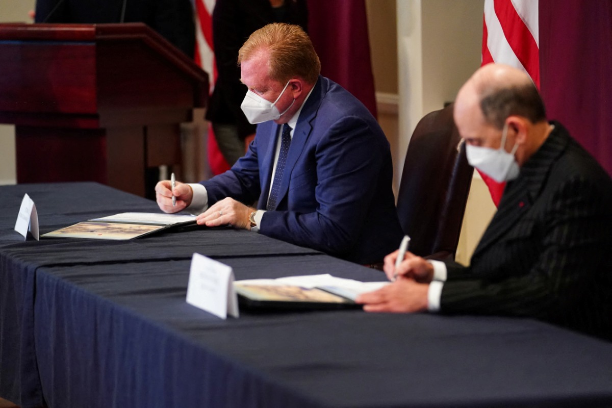 Boeing Commercial Airplanes President and CEO Stan Deal and Qatar Airlines CEO Akbar Al Baker participate in a signing ceremony of an agreement for the purchase of 777-8 Freighter planes at the Eisenhower Executive Office Building near the White House in Washington, U.S., January 31, 2022. REUTERS/Sarah Silbiger
