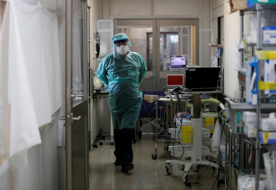 A medical worker wearing personal protection equipment (PPE) walks inside the Intensive Care Unit (ICU) ward at St. Marianna University Yokohama Seibu Hospital where patients suffering from the coronavirus disease (COVID-19) are being treated in Yokohama, south of Tokyo, Japan May 25, 2021. REUTERS/Issei Kato/File Photo

