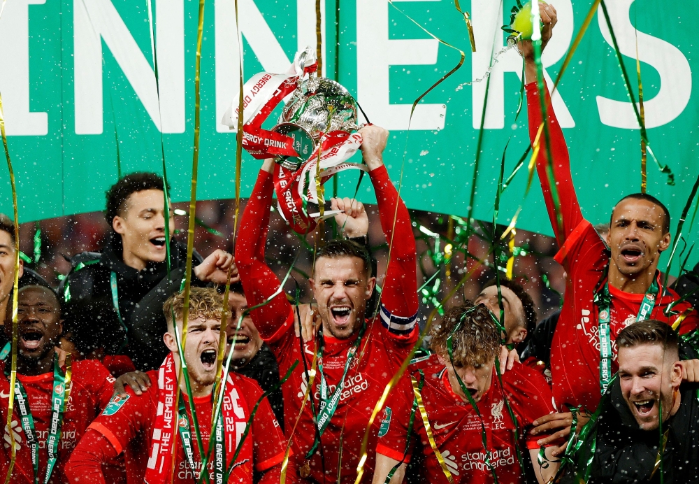 Liverpool's Jordan Henderson lifts the trophy as they celebrate winning the Carabao Cup Action Images via Reuters/John Sibley 