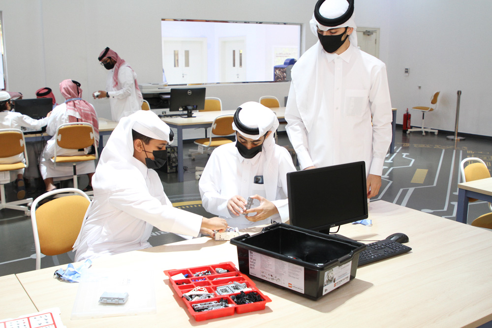 Students take part in the activities of the camp.