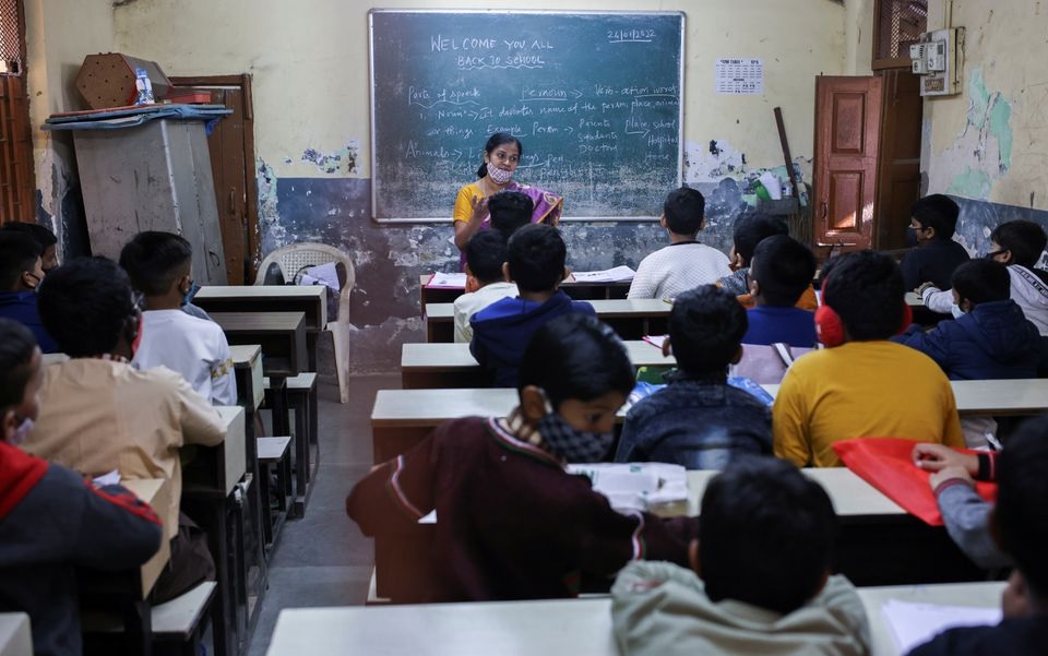 Students attend class in a school after they reopened amidst the spread of the coronavirus disease (COVID-19) pandemic in Mumbai, India, January 24, 2022. REUTERS/Francis Mascarenhas


