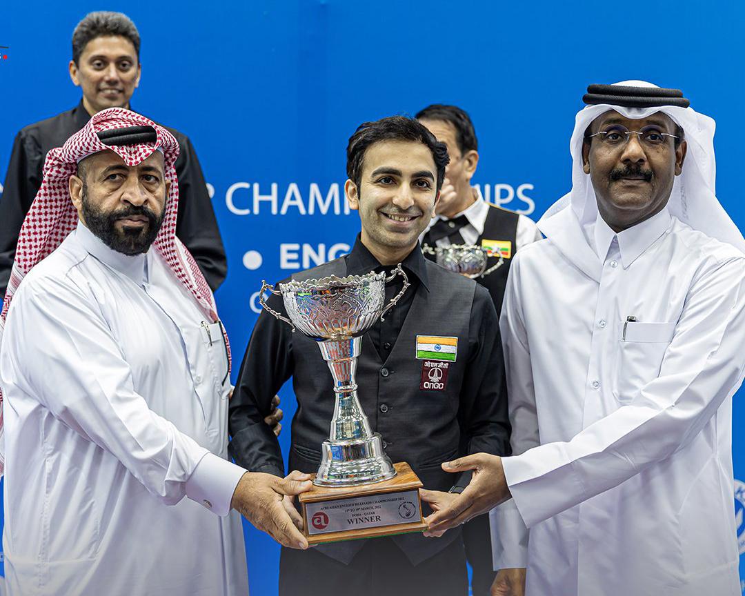 QBSF President Mohammed Mubarak Al Ramzani and president of Asian Confederation of Billiards Mohammed Salem Al Nuami with India’s Pankaj Advani.