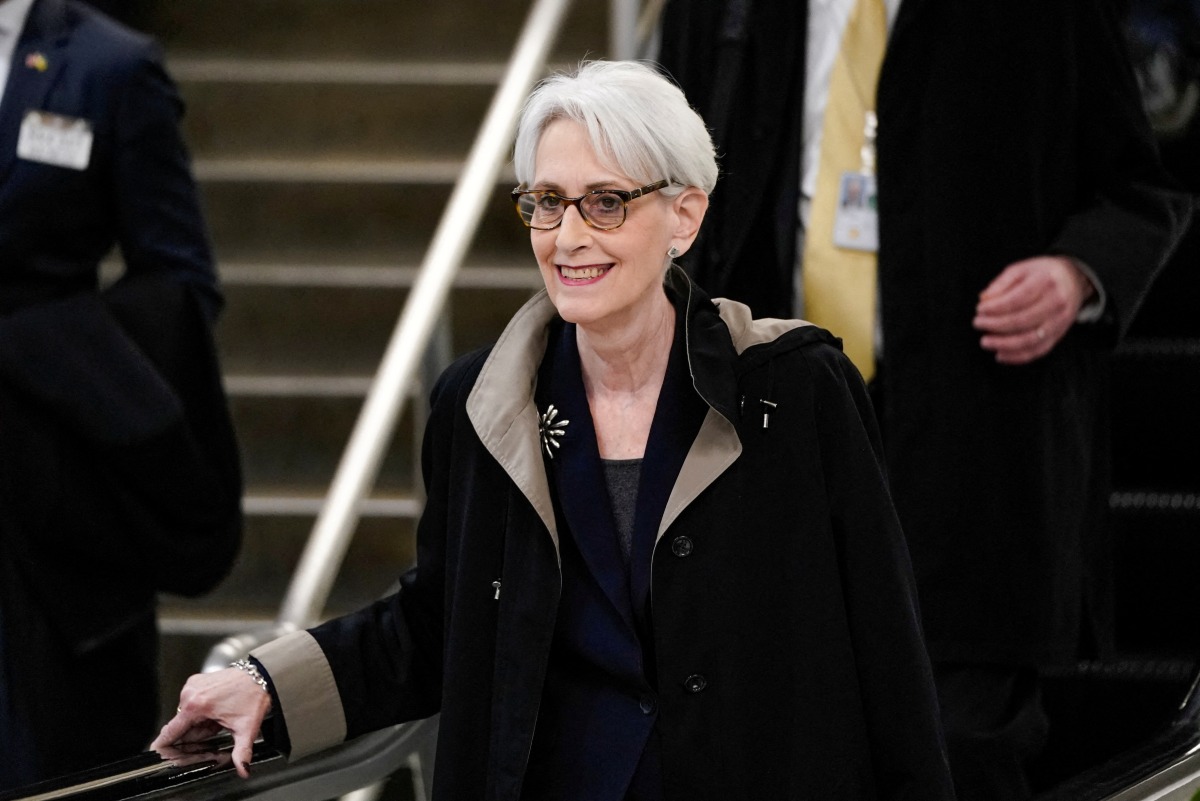 FILE PHOTO: U.S. Deputy Secretary of State Wendy Sherman walks through the Senate Subway on her way to a security briefing for senators on Russia’s invasion of Ukraine, on Capitol Hill in Washington, U.S., March 30, 2022. REUTERS/Elizabeth Frantz/File Photo
