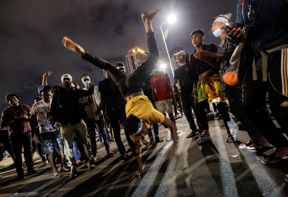 A protestor performs during a protest against Sri Lankan President Gotabaya Rajapaksa near the Presidential Secretariat, amid the country's economic crisis in Colombo, Sri Lanka, April 10, 2022. Reuters/Dinuka Liyanawatte
