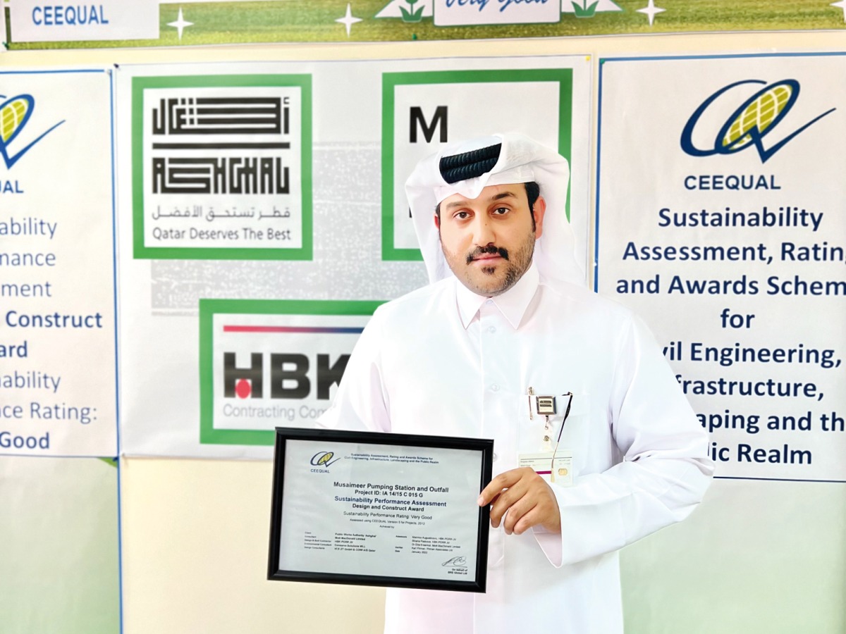 Eng. Saad Al Marri from Ashghal's Drainage Networks Projects Department with the award. 