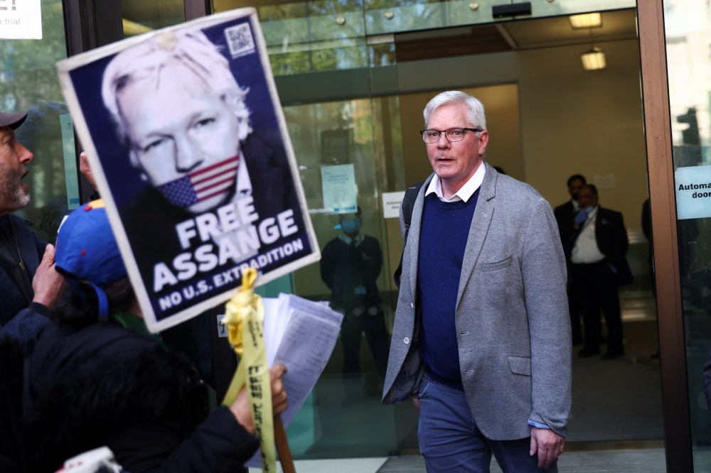 WikiLeaks Editor in Chief Kristinn Hrafnsson shows up during a protest in support of Julian Assange, outside the Westminster Magistrates' Court in London, Britain April 20, 2022. Reuters/Tom Nicholson