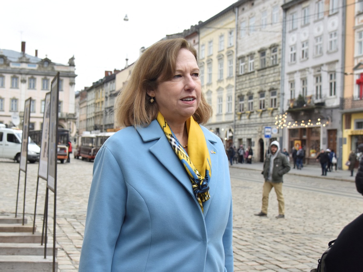 FILE PHOTO: Charge d'Affaires of the U.S. embassy in Ukraine Kristina Kvien speaks to the media in Lviv, Ukraine February 15, 2022. REUTERS/Pavlo Palamarchuk/File Photo
