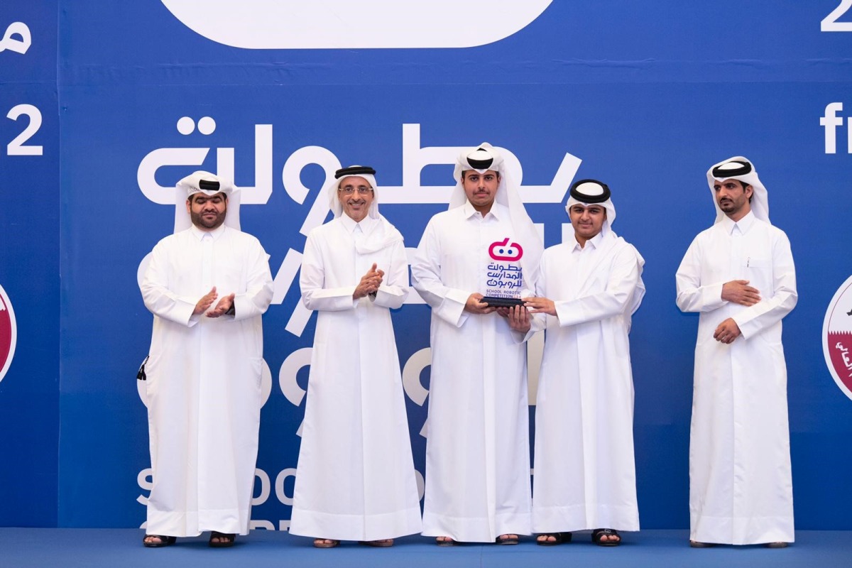 Minister of Sports and Youth H E Salah bin Ghanem Al Ali honouring the  winning teams of 14th Schools Robotics Championship.