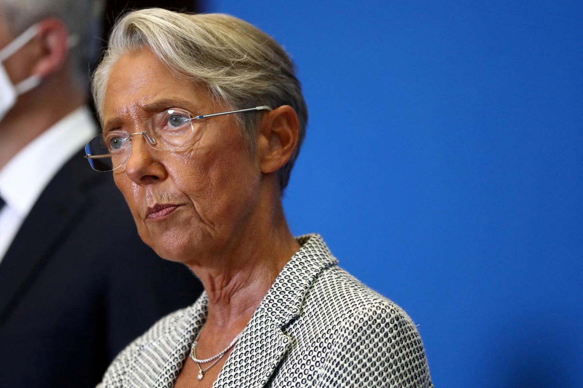 FILE PHOTO: French Labour Minister Elisabeth Borne attends a news conference after a meeting with business federations about when crisis support measures should be wound down, at the Bercy Finance Ministry in Paris, France, August 30, 2021. REUTERS/Sarah Meyssonnier/File Photo
