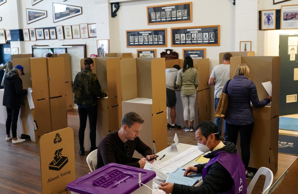 Voters cast their ballots on the day of the national election, at a Bondi Beach polling station in Sydney, Australia, May 21, 2022. Reuters/Loren Elliott