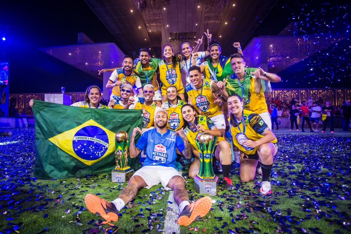 PSG's Brazilian star Neymar with the winners of the Neymar Jr’s Five World Final.