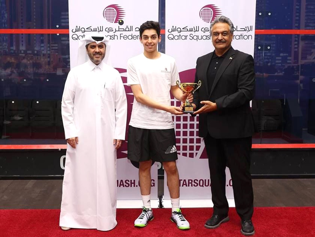 Salem Al Malki with the Qatar Tennis, Squash and Badminton Federation Secretary-General Tariq Zainal during the presentation ceremony.