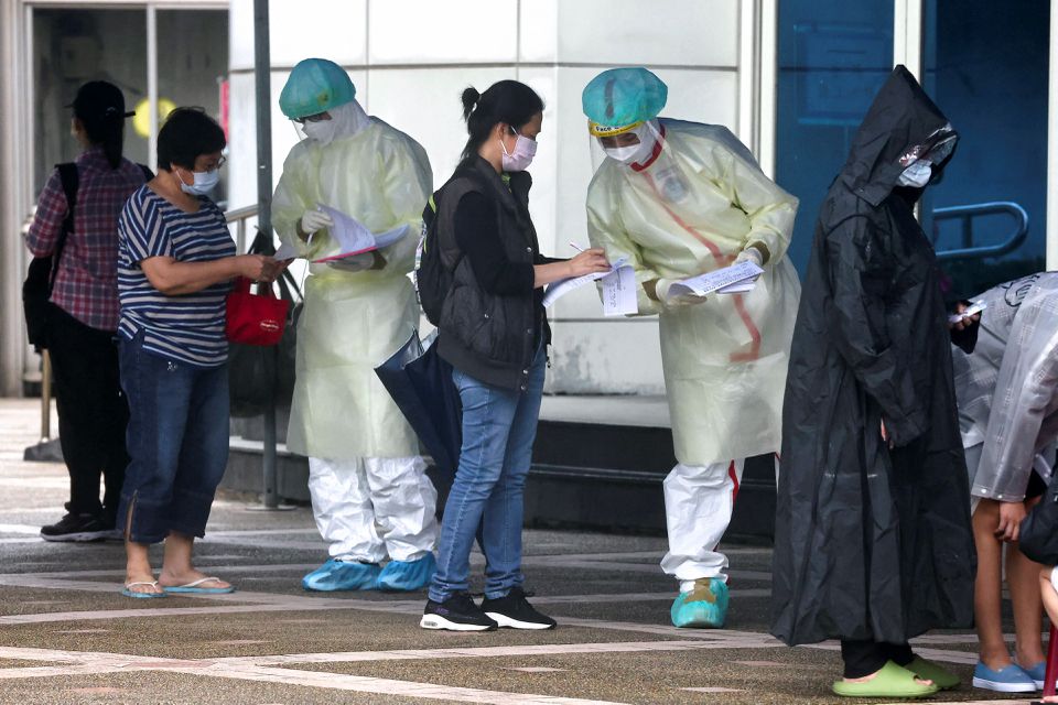 People wait to get a coronavirus disease (COVID-19) test in Taipei, Taiwan, May 24, 2022. REUTERS/Ann Wang

