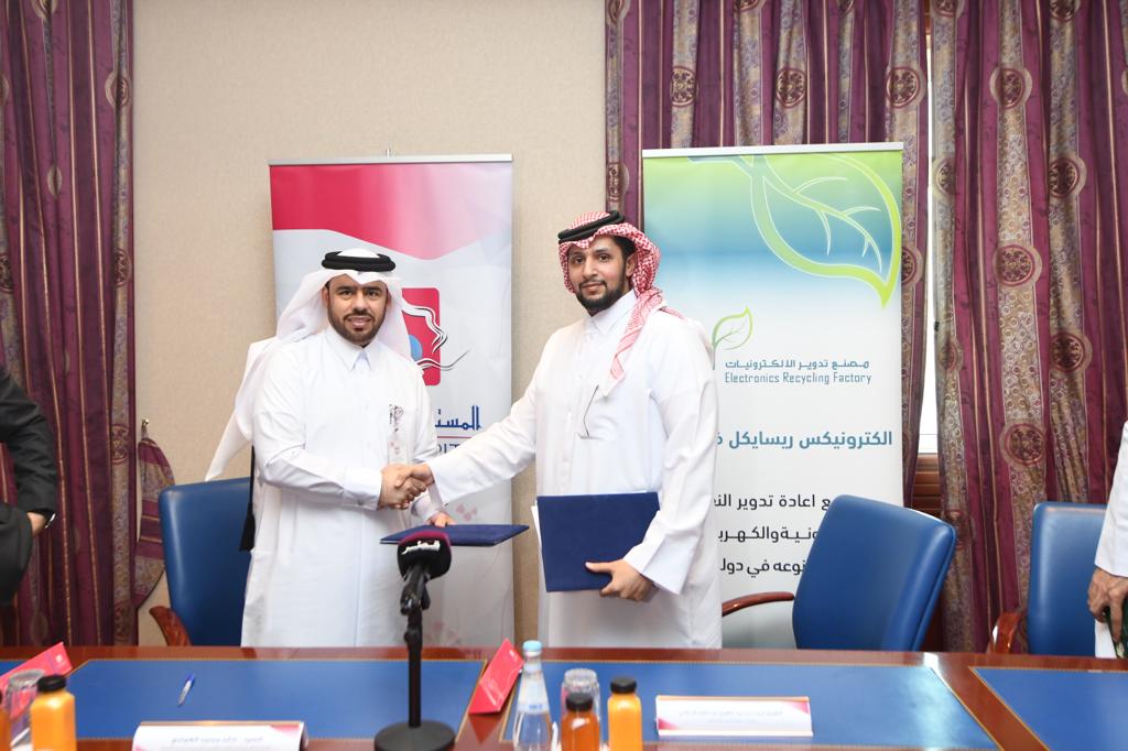 Al-Ahli Hospital CEO, Khalid Al Emadi (left) and Electronics Recycle Factory Chief, Sheikh Hamad bin Abdul Aziz Al Thani during the signing ceremony. Pic: Amr Diab