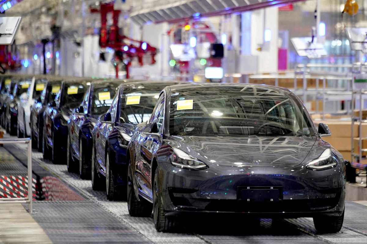 FILE PHOTO: Tesla China-made Model 3 vehicles are seen during a delivery event at the carmaker's factory in Shanghai, China January 7, 2020. REUTERS/Aly Song/File Photo

