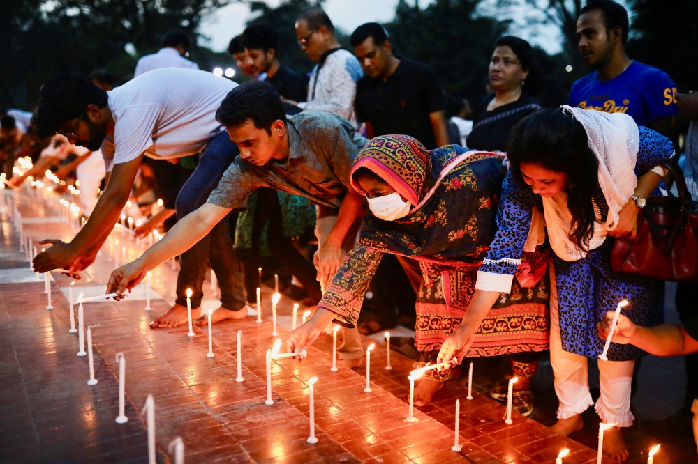 Members of Sommilito Sangskritik Jote organisation participate in a candlelight vigil in remembrance of the victims of the fire that broke out in an inland container depot in Sitakunda, in Dhaka, Bangladesh, June 6, 2022. Reuters/Mohammad Ponir Hossain