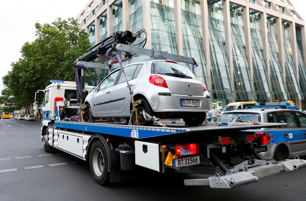 A car that crashed into a group of people near Breitscheidplatz is towed away from the scene, in Berlin, Germany, June 8, 2022. Reuters/Michele Tantussi