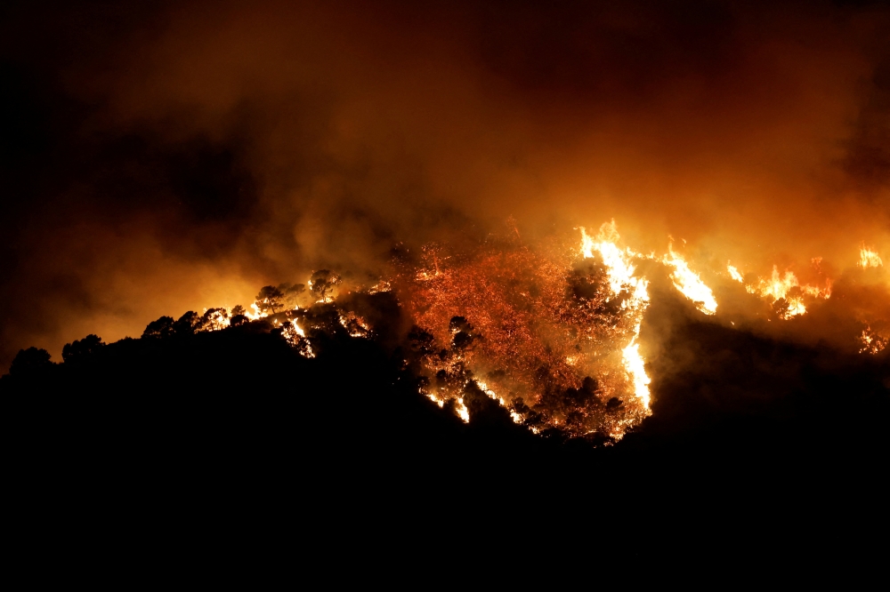A forest fire is seen in Benahavis, Spain. June 8, 2022. REUTERS/Jon Nazca TPX IMAGES OF THE DAY
