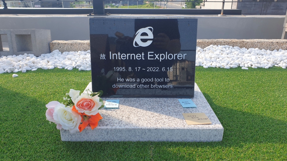 Tombstone of Internet Explorer browser, set up by South Korea's software engineer Jung Ki-young, is pictured at a rooftop of a cafe in Gyeongju, South Korea, June 17, 2022. Jung Ki-Young/Handout via Reuters