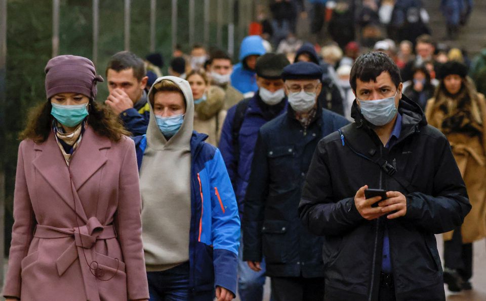 Passengers walk along the platform of a metro station, after some of the partial lockdown measures imposed to curb the spread of the coronavirus disease (COVID-19) were lifted by local authorities, in Moscow, Russia November 8, 2021. REUTERS/Evgenia Novozhenina

