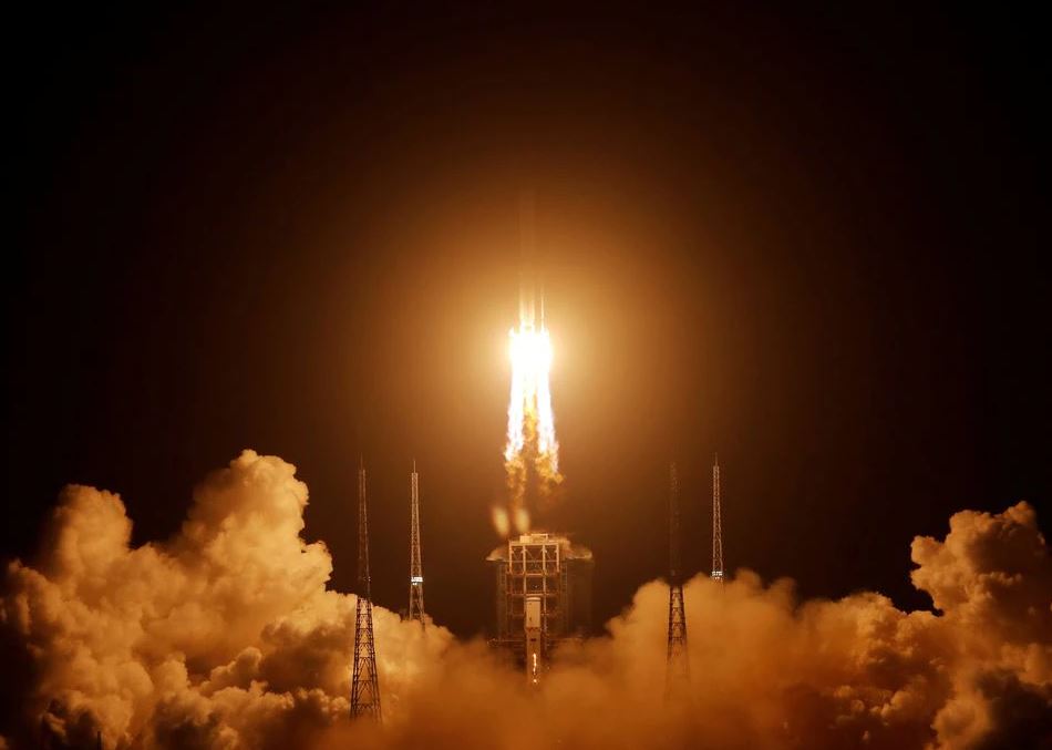 FILE PHOTO: The Long March-5 Y5 rocket, carrying the Chang'e-5 lunar probe, takes off from Wenchang Space Launch Center, in Wenchang, Hainan province, China November 24, 2020. REUTERS/Tingshu Wang