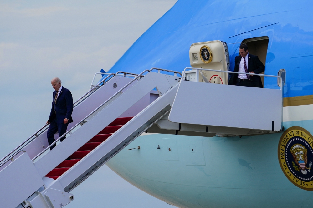 US President Joe Biden descends from Air Force One following a trip to Ohio at Joint Base Andrews, Maryland, on July 6, 2022. (Reuters/Sarah Silbiger)

