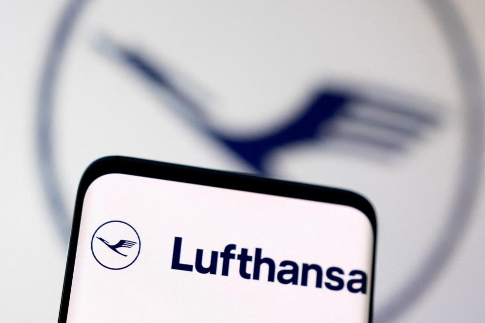 Lufthansa logo is seen displayed in this illustration taken, May 3, 2022. (REUTERS/Dado Ruvic)