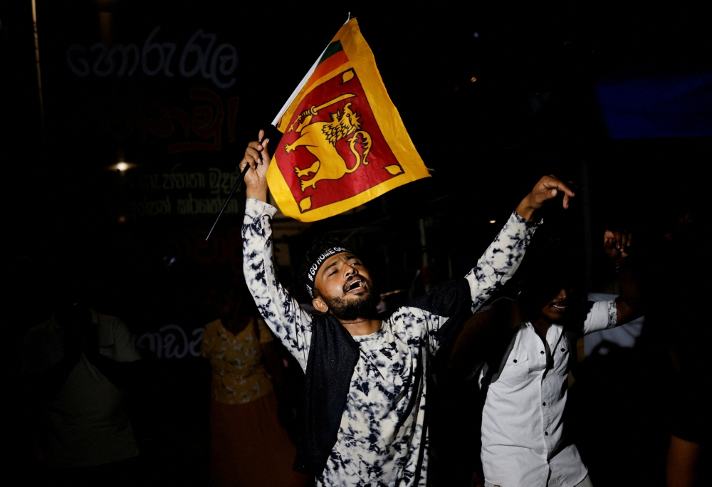 People dance as they celebrate the resignation of Sri Lanka’s President Gotabaya Rajapaksa at a protest site, amid the country’s economic crisis, in Colombo, Sri Lanka July 14, 2022. REUTERS/Adnan Abidi 