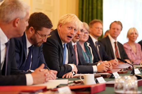 Health Secretary Stephen Barclay, Cabinet Secretary and Head of the Civil Service Simon Case, Prime Minister Boris Johnson, Chancellor of the Exchequer Nadhim Zahawi, Work and Pensions Secretary Therese Coffey, Transport Secretary Grant Shapps, Scottish Secretary Alister Jack and Culture Secretary Nadine Dorries attend a Cabinet meeting at 10 Downing Street, London, Britain July 19, 2022. Stefan Rousseau/Pool via REUTERS
