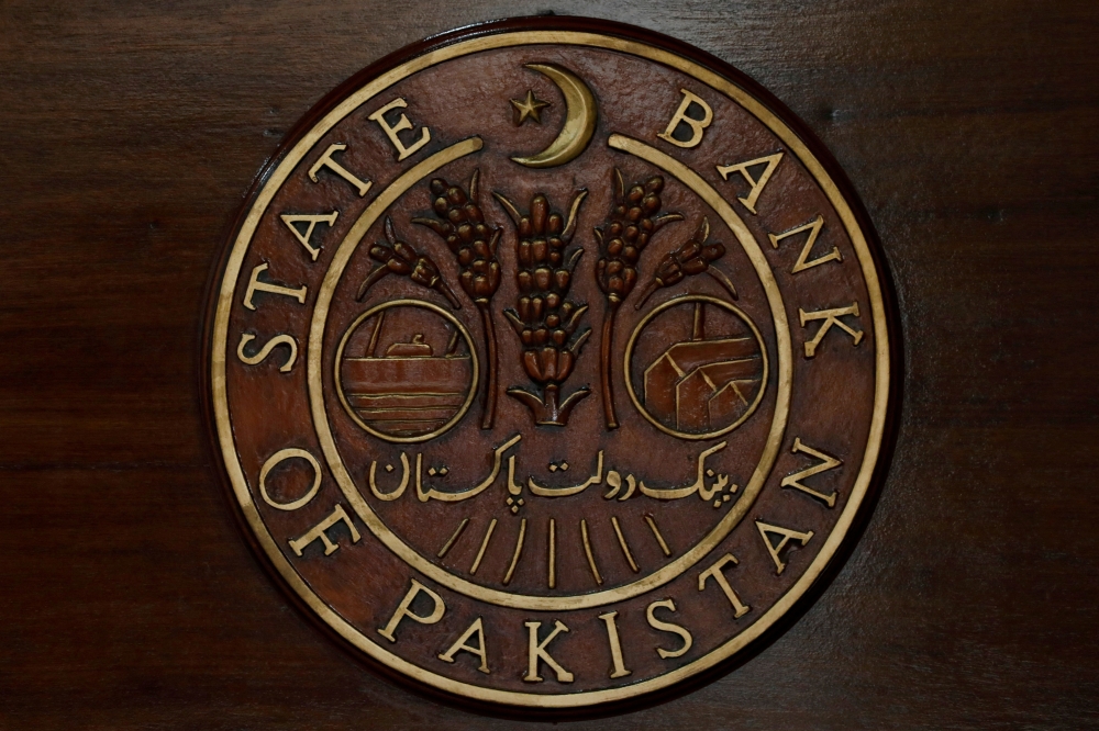  The logo of the State Bank of Pakistan (SBP) is pictured on a reception desk at the head office in Karachi, Pakistan. (REUTERS/Akhtar Soomro/File Photo)