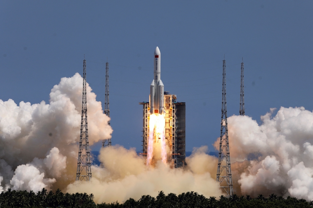  A Long March-5B Y3 rocket, carrying the Wentian lab module for China's space station under construction, takes off from Wenchang Spacecraft Launch Site in Hainan province, China July 24, 2022. China Daily via REUTERS ATTENTION EDITORS - THIS IMAGE WAS PROVIDED BY A THIRD PARTY. CHINA OUT.