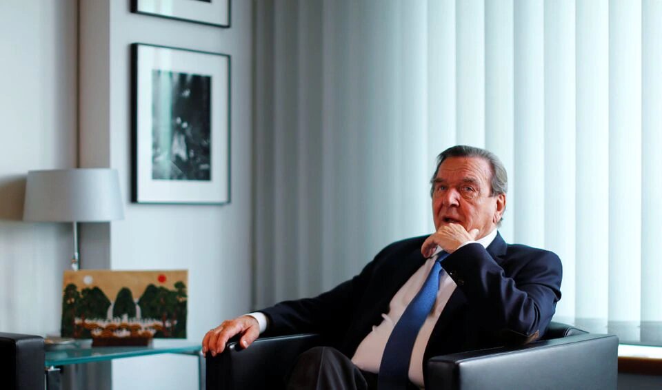 Former German Chancellor Gerhard Schroeder is pictured during an interview with Reuters in his office in Berlin, Germany, November 15, 2018. REUTERS/Fabrizio Bensch

