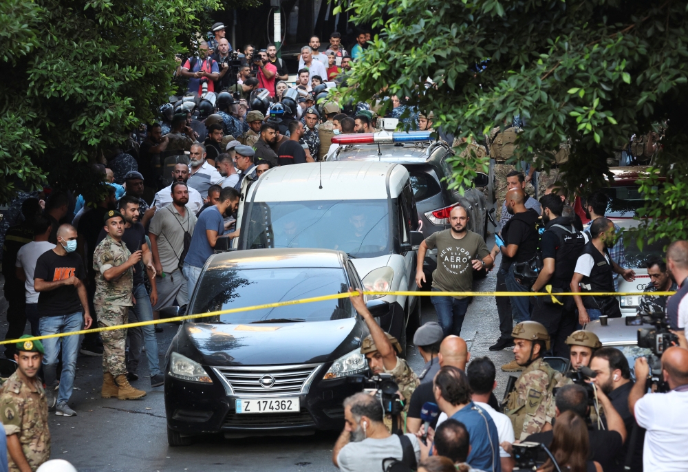Vehicles are seen outside the Federal bank of Lebanon, after people who were held hostages exited the bank, in Hamra, Lebanon, August 11, 2022. (REUTERS/Mohamed Azakir)