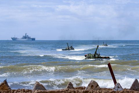 Amphibious armoured vehicles under Chinese People's Liberation Army (PLA) Eastern Theatre Command take part in an assault wave formation training exercise in Zhangzhou, Fujian province, China August 14, 2022. cnsphoto via REUTERS