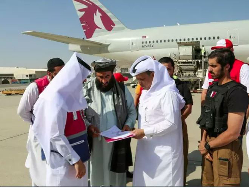 A file photo of Afghan officials receiving aid provided by Qatar as part of efforts to contain the humanitarian crisis in Afghanistan.