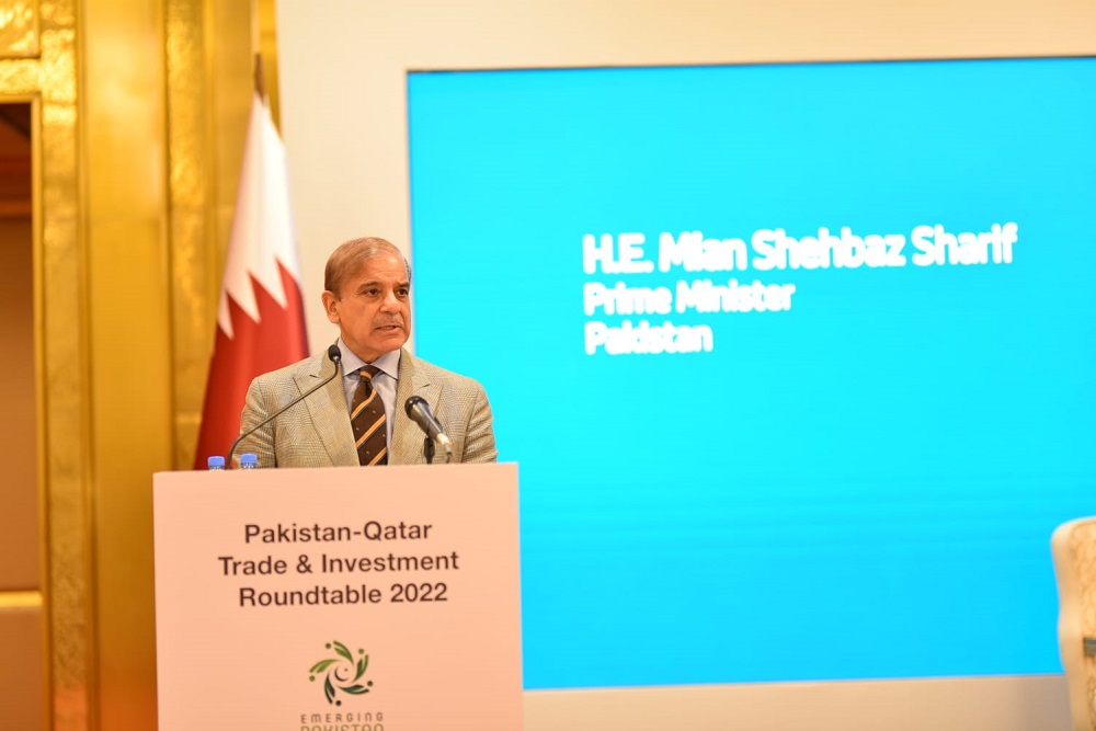 Pakistan Prime Minister H E Shehbaz Sharif addressing the Pakistan-Qatar Trade and Investment Roundtable 2022 in Doha, yesterday.
