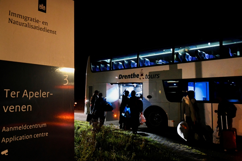 Refugees are temporarily taken to various emergency shelters due to a lack of hygiene on the grounds of the application center for asylum seekers as immediate intervention was necessary in Ter Apel, Netherlands, on August 26, 2022. REUTERS/Piroschka van de Wouw