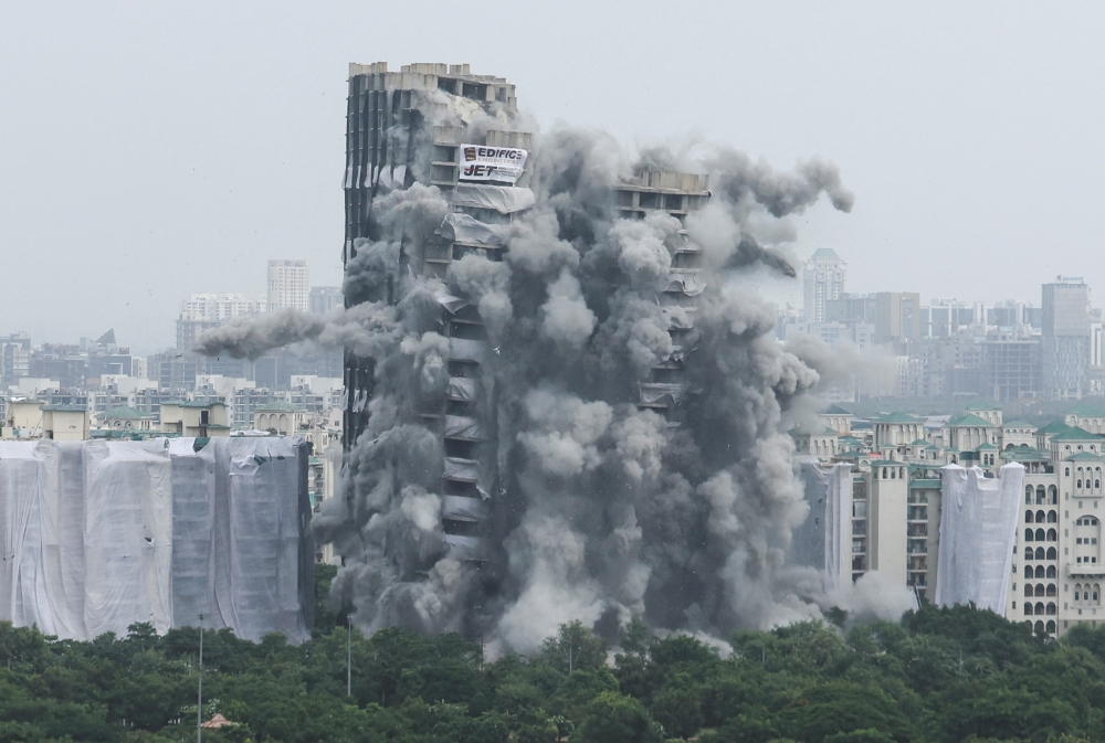 The Supertech Twin Towers collapses following a controlled demolition after the Supreme Court found them in violation of building norms, in Noida, India, on August 28, 2022. REUTERS/ Anushree Fadnavis