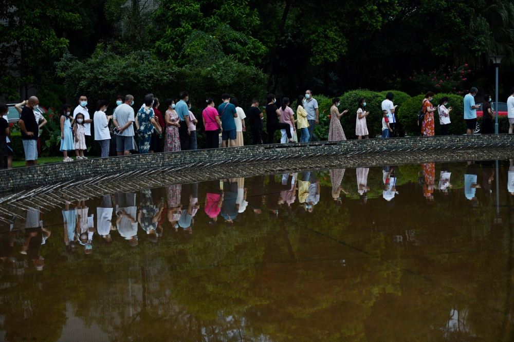 Residents of a compound line up for nucleic acid testing amid a citywide mass testing following the coronavirus disease (COVID-19) outbreak in Chengdu, Sichuan province, China September 1, 2022. cnsphoto via REUTERS