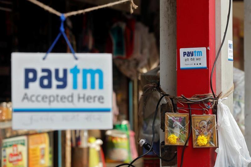 Advertisements of Paytm, a digital wallet company, are seen placed at stalls of roadside vegetable vendors in Mumbai, India, on November 19, 2016. REUTERS/Shailesh Andrade