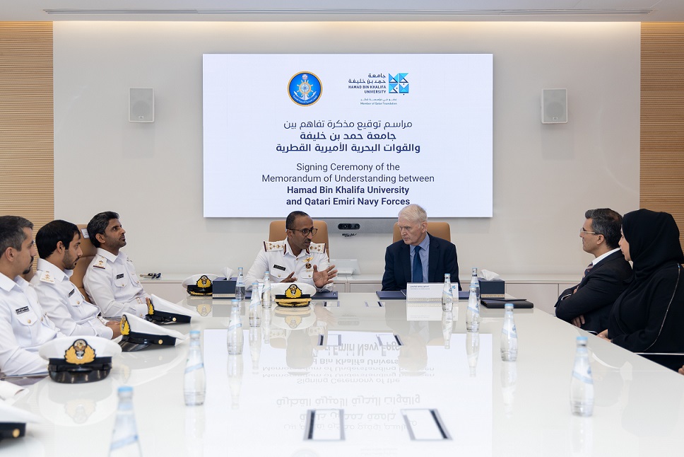  Qatari Amiri Naval Forces and HBKU officials during the signing of the agreement.