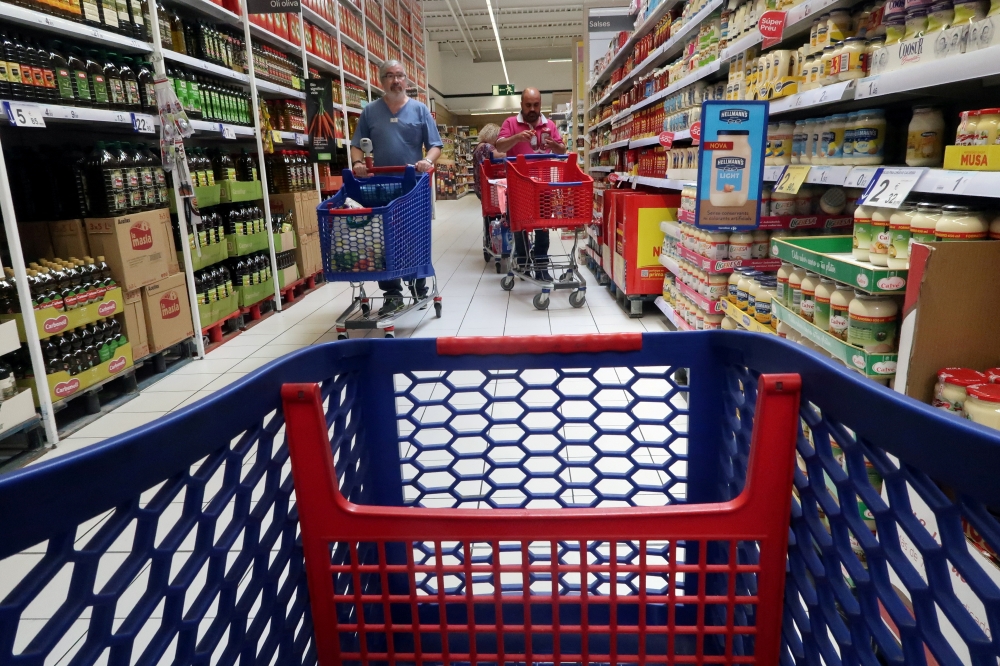 File Photo: People push shopping cart in a Carrefour supermarket in Cabrera de Mar, near Barcelona, Spain May 19, 2017. (REUTERS/Albert Gea)