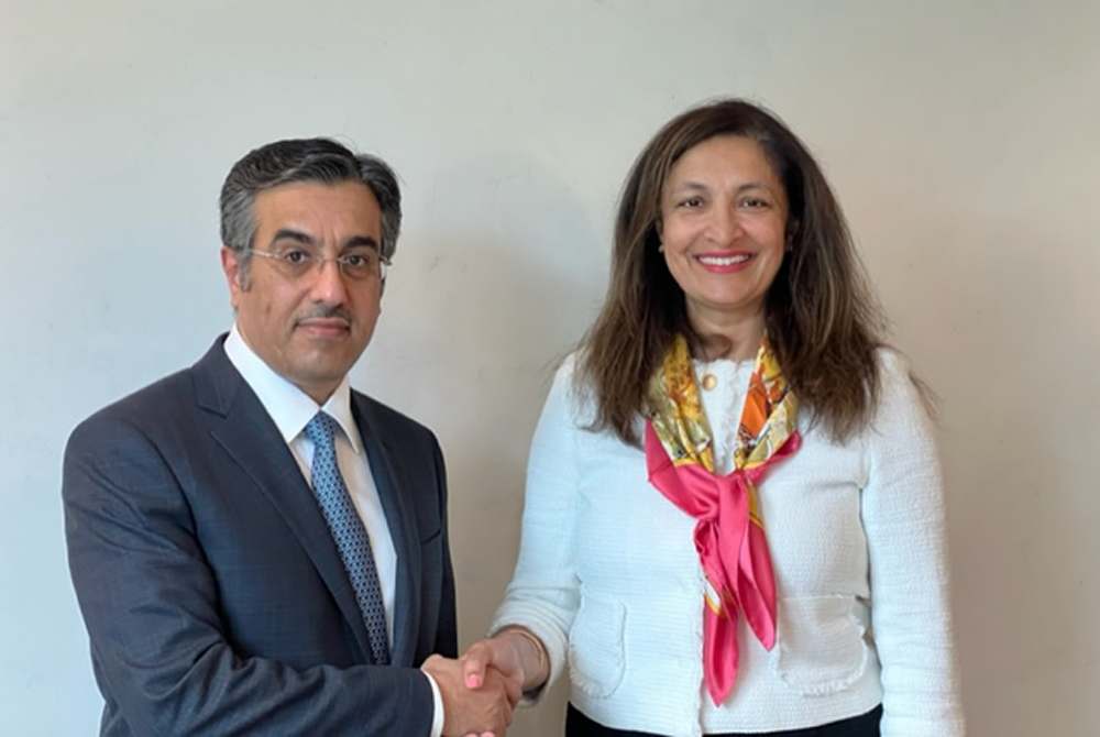 Minister of Labour H E Dr. Ali bin Smaikh Al Marri and US Undersecretary of State for Civilian Security, Democracy and Human Rights H E Uzra Zeya during their meeting.