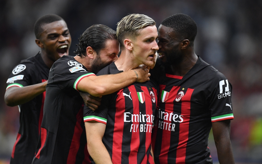 AC Milan players celebrate scoring their second goal during their Group E Champions League match against Dinamo Zagreb at the San Siro in Milan, Italy, on September 14, 2022.  REUTERS/Daniele Mascolo
 